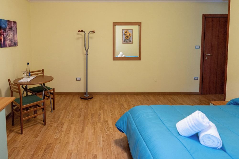 Avernum Relais Basic Double Room, 1 Double Bed 10