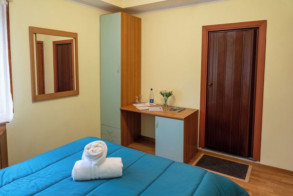 Avernum Relais Basic Double Room, 1 Double Bed 8