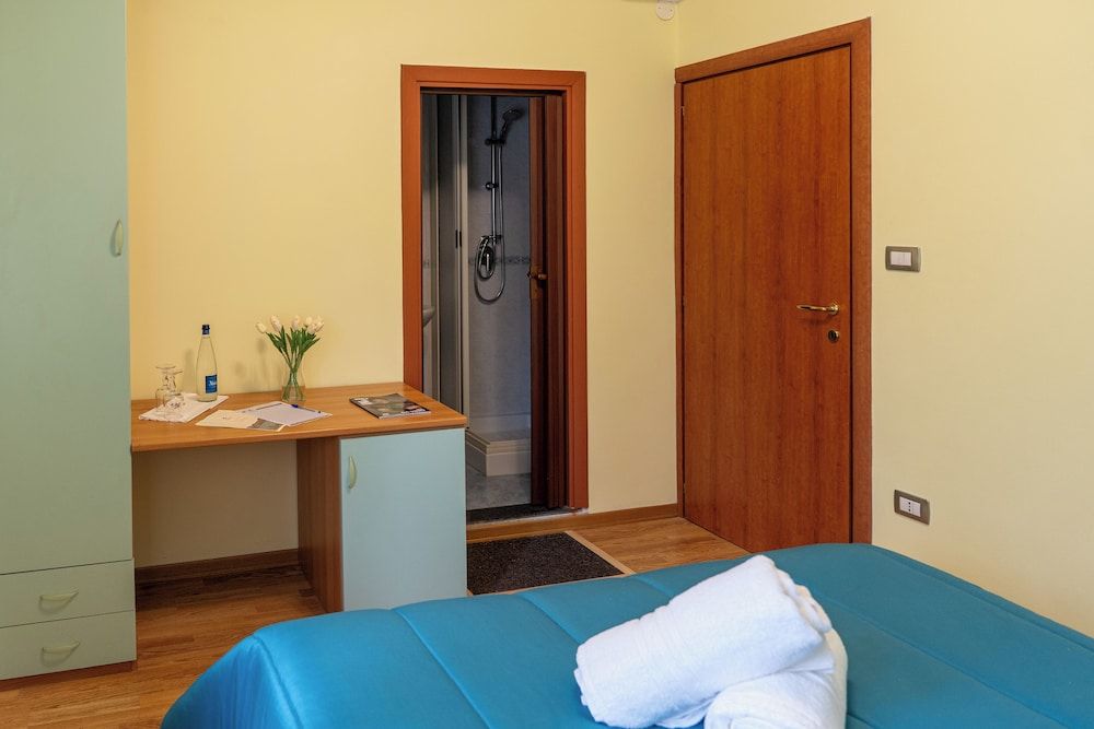 Avernum Relais Basic Double Room, 1 Double Bed 9