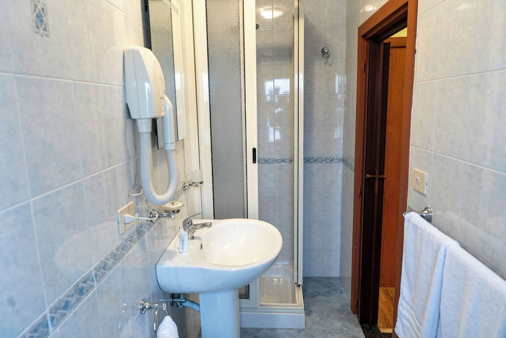 Avernum Relais Basic Double Room, 1 Double Bed 7