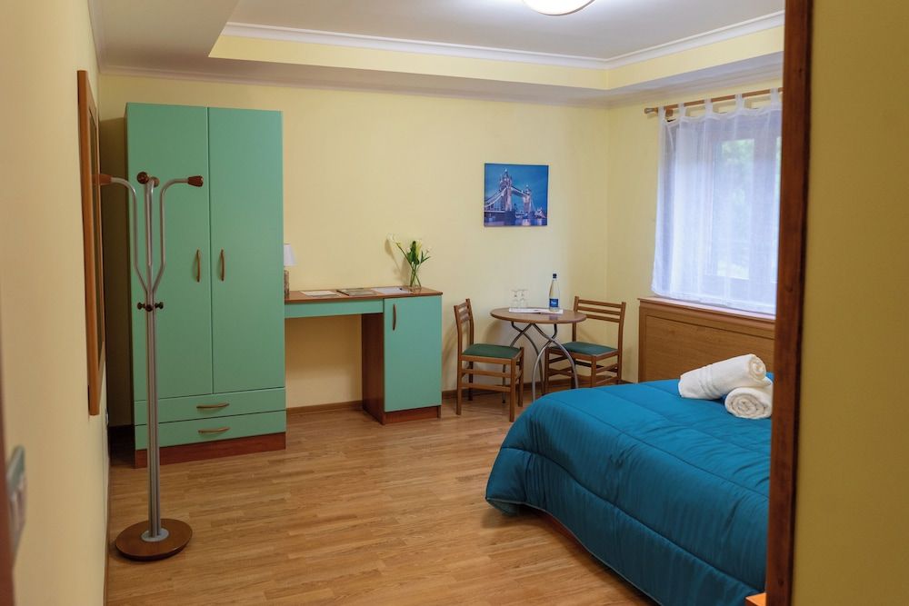 Avernum Relais Classic Triple Room 2