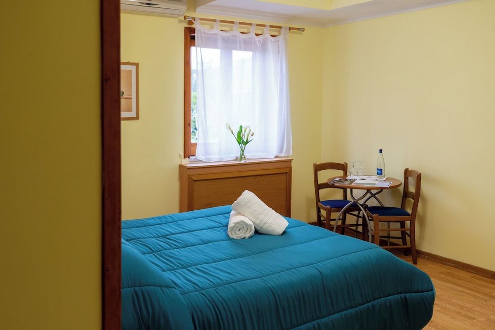 Avernum Relais Classic Triple Room 3