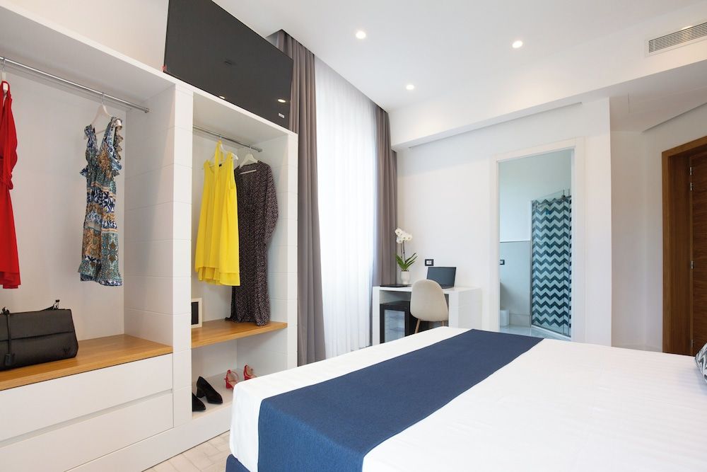 Gioi Hotel Deluxe Room 4