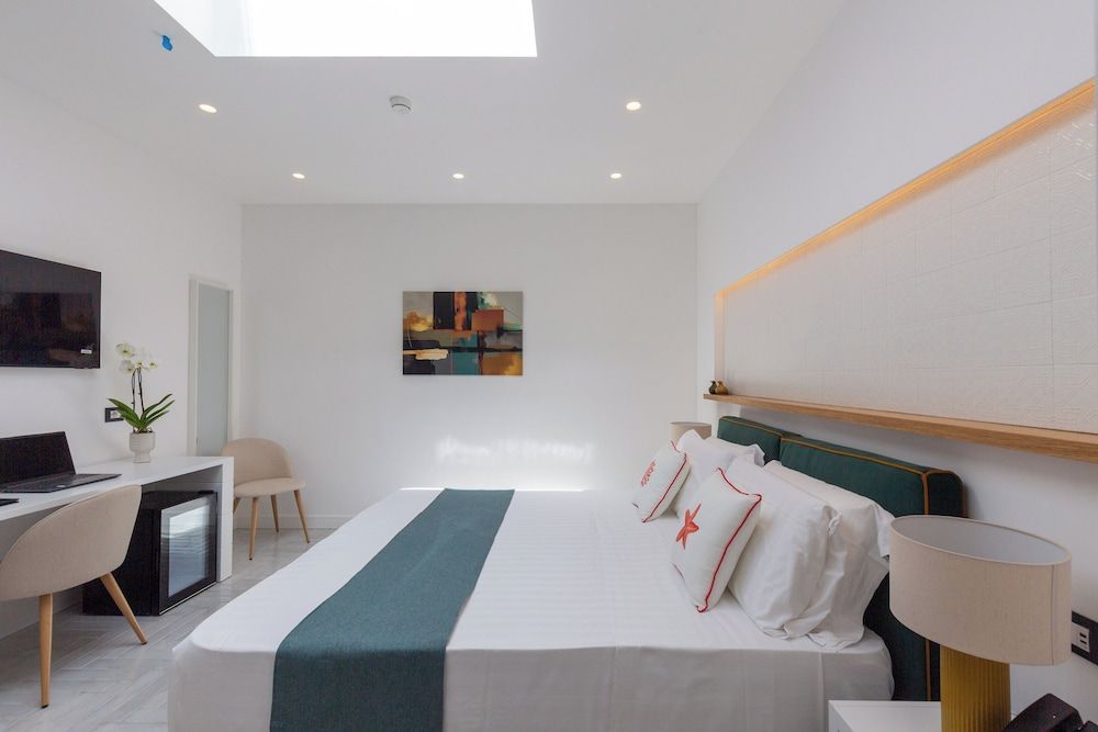 Gioi Hotel Double Room 4