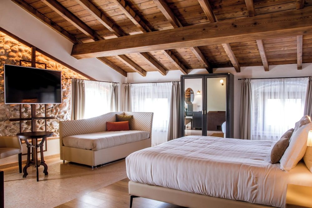 Suite, River View