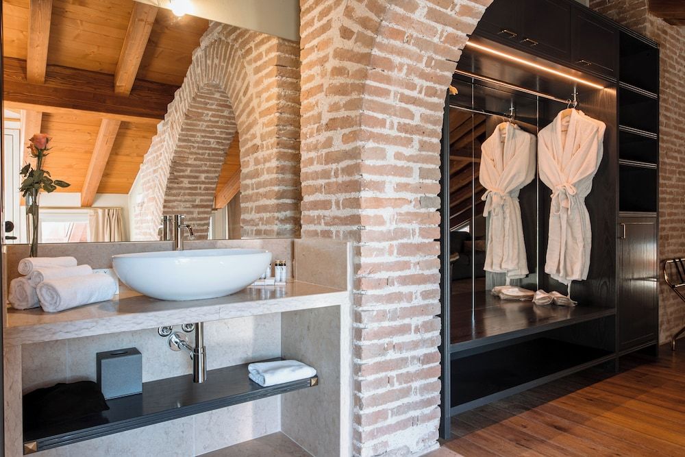 Pavillon Suite Executive Suite, Balcony, Canal View 11