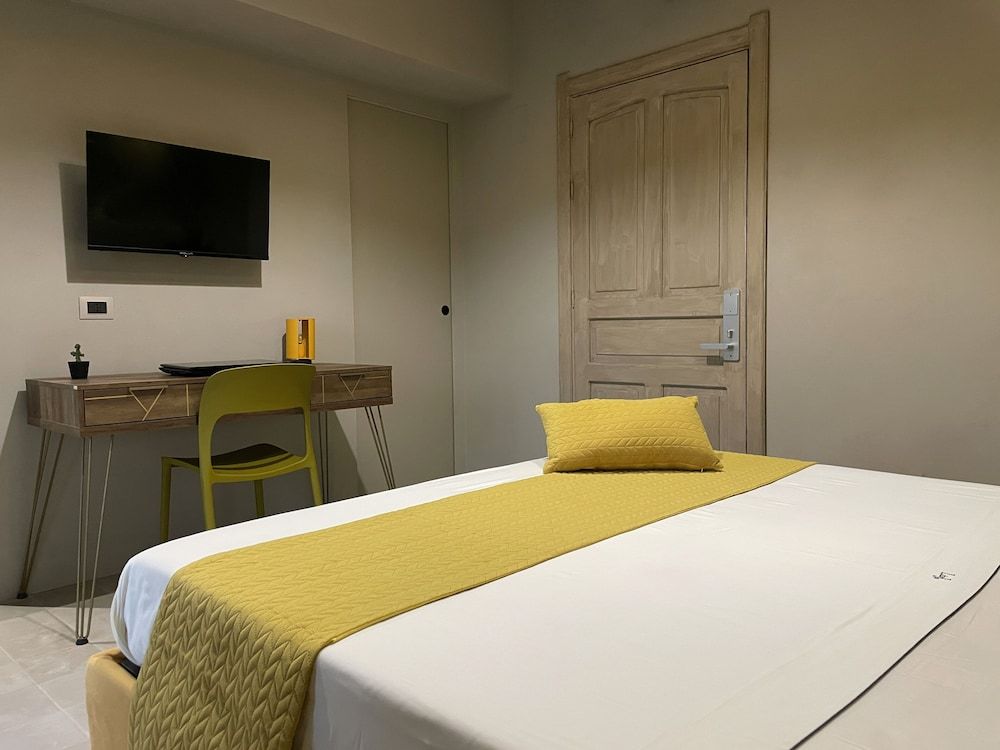 Deluxe Room, Pool View