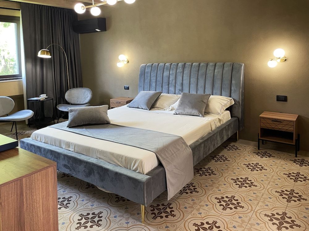 Comfort Room, Pool View