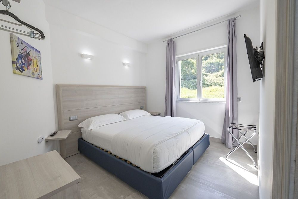 Classic Apartment, Partial Sea View