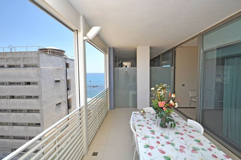 Apartment, Smoking