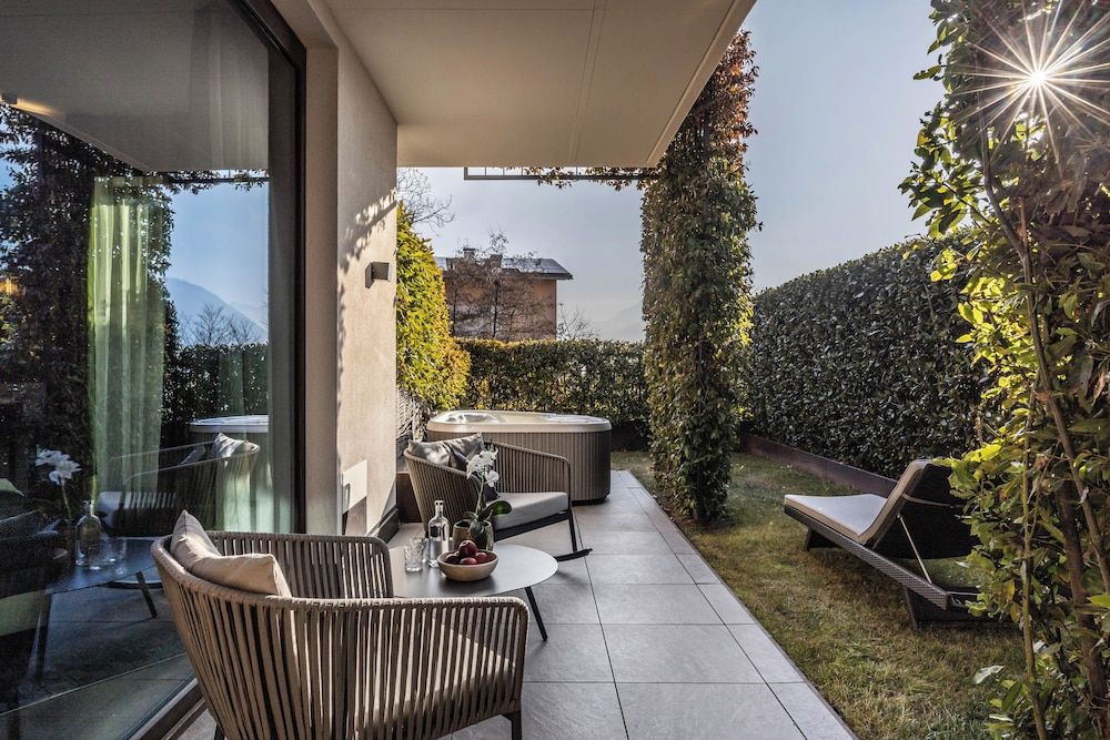 Suite, Hot Tub, Garden View