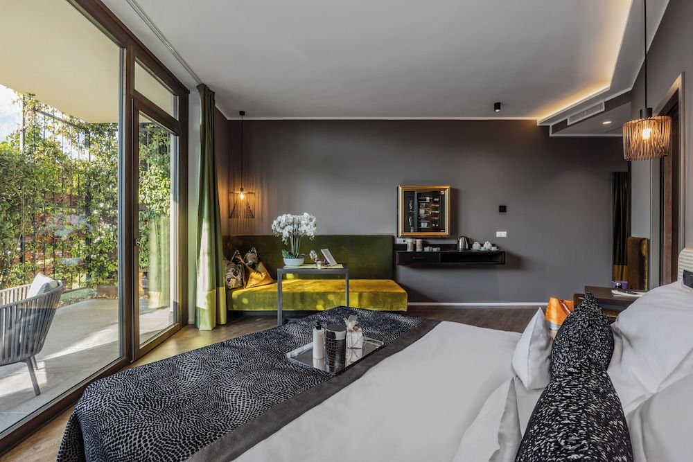 Suite, Hot Tub, Garden View