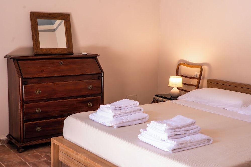 Villa Amoroso - Ospitalità Mediterranea Superior Double Room, Private Bathroom, Garden View 4