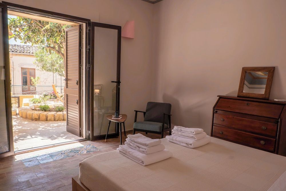 Villa Amoroso - Ospitalità Mediterranea Superior Double Room, Private Bathroom, Garden View 11