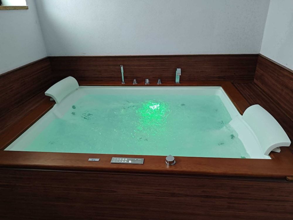 Villa Amoroso - Ospitalità Mediterranea Luxury Quadruple Room, Private Bathroom, Garden View 10