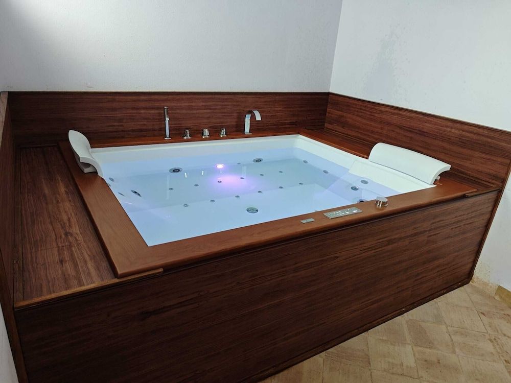 Villa Amoroso - Ospitalità Mediterranea Luxury Quadruple Room, Private Bathroom, Garden View 9