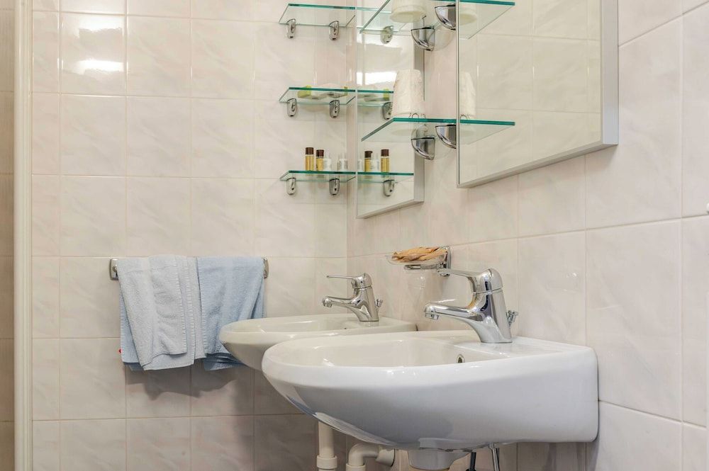 Hotel 3 Comfort and Serenity Heart of Ventimiglia House 5