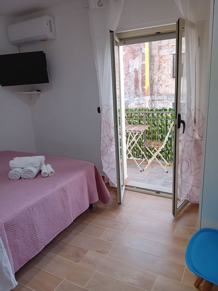 B&b EmaNik Family Room, City View, Tower 19