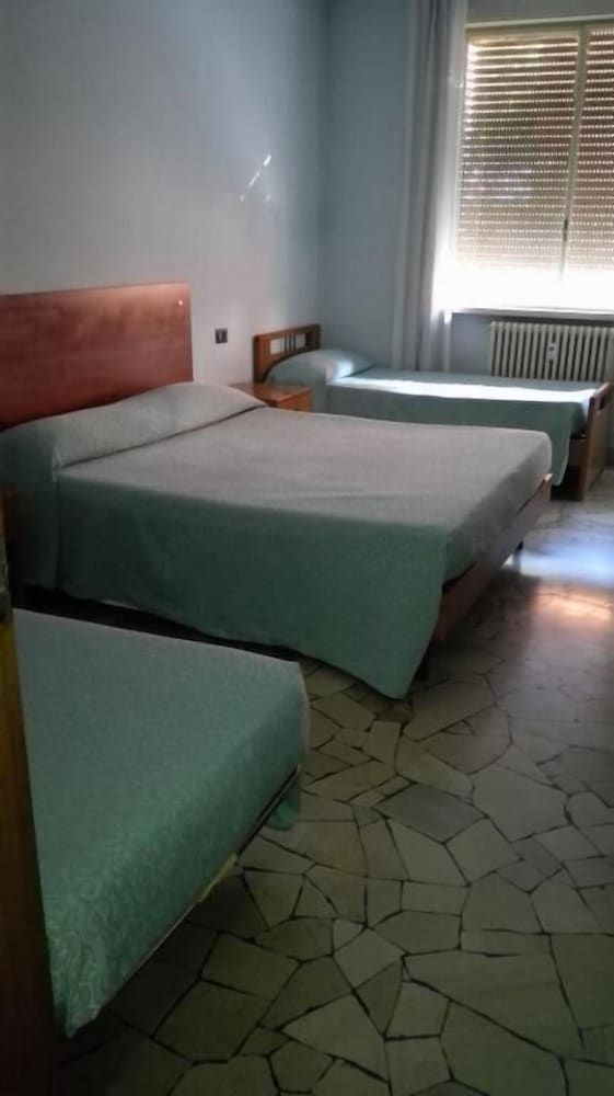 Hotel Mira Basic Quadruple Room