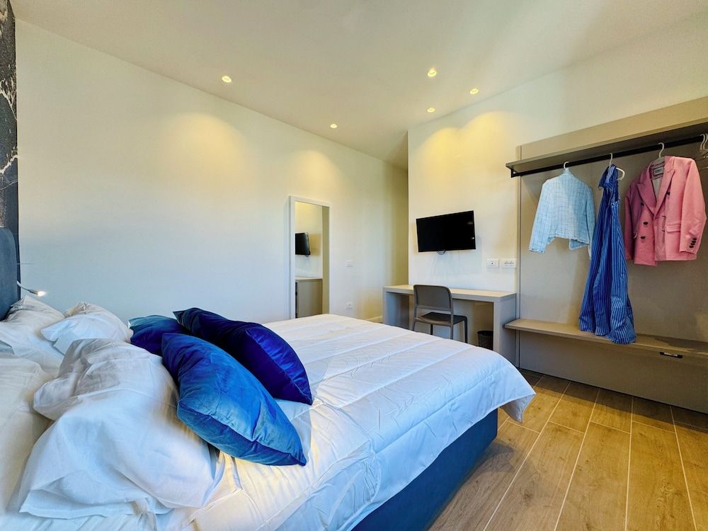 Double or Twin Room, Partial Sea View