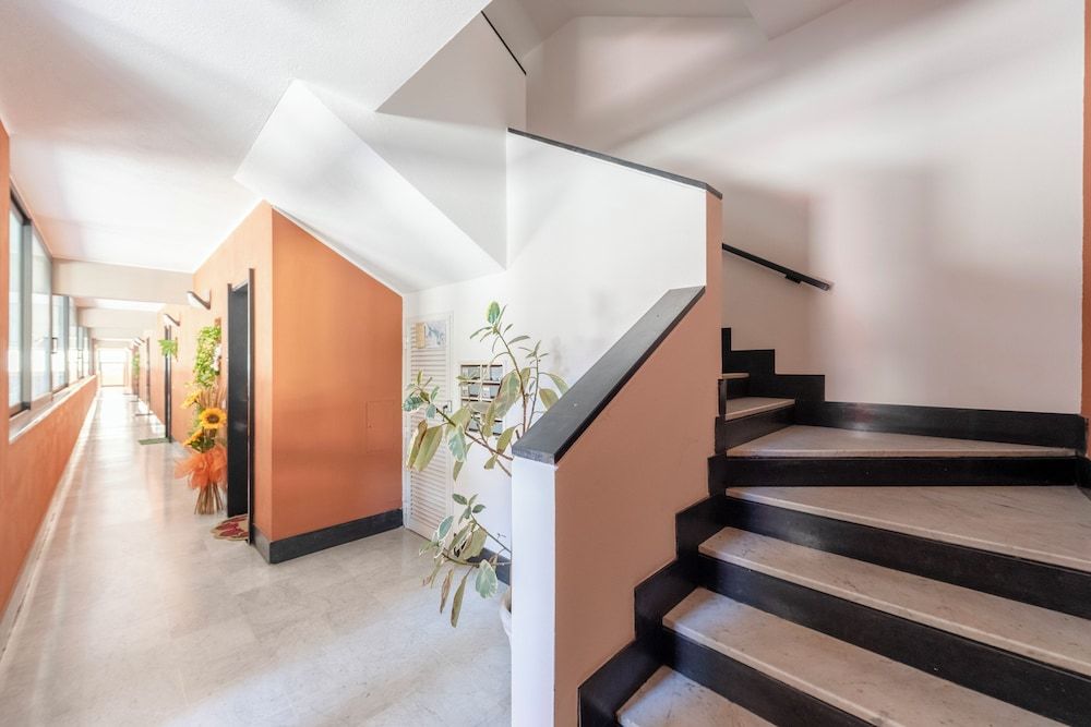 Charming 2-bed flat  balcony & parking