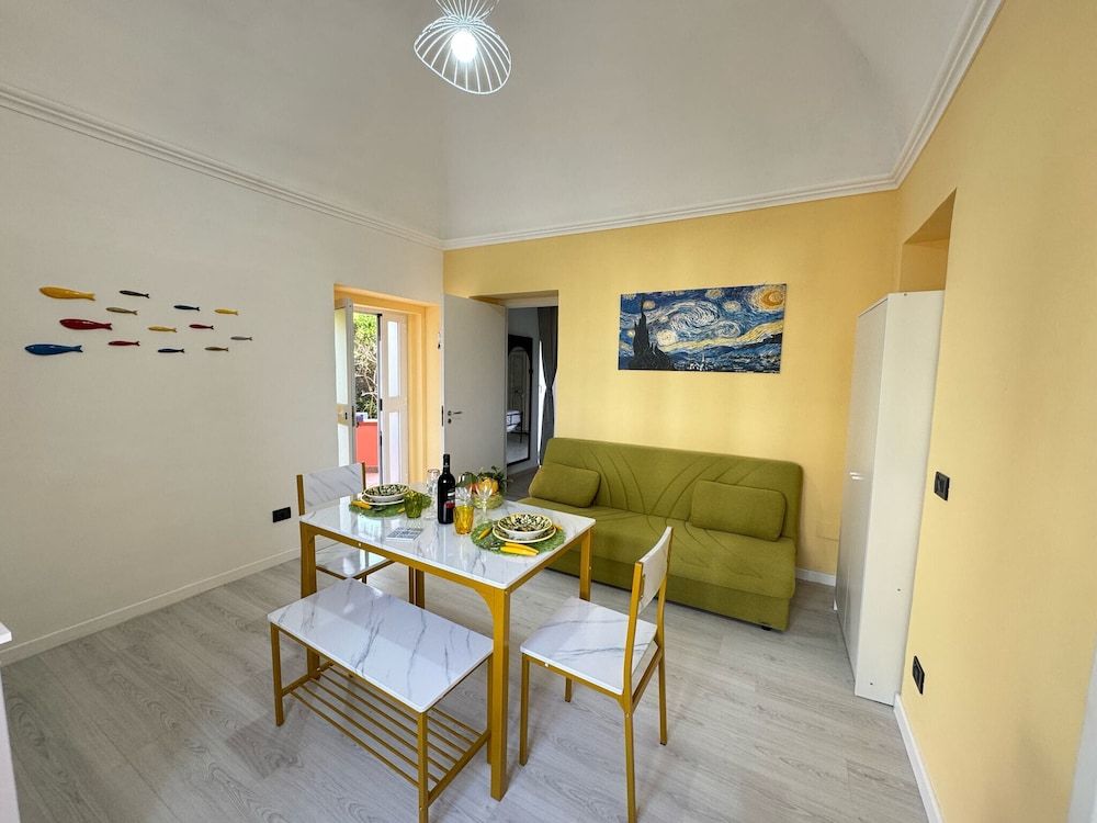 Apartment, Smoking