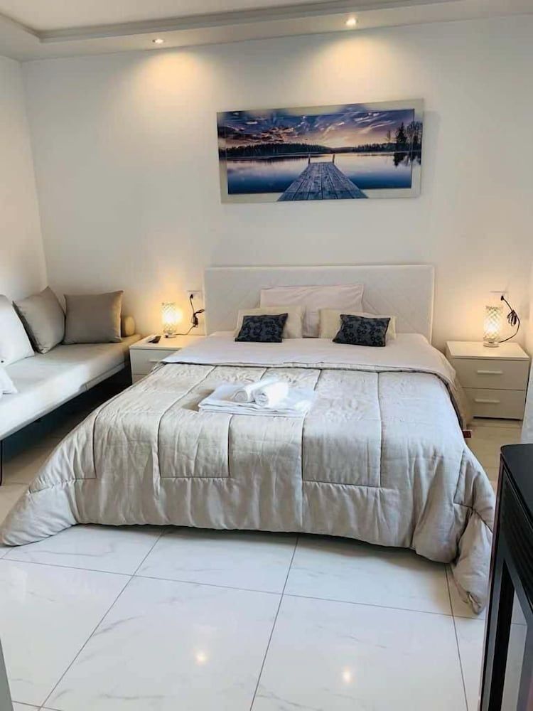Superior Studio Suite, Lake View