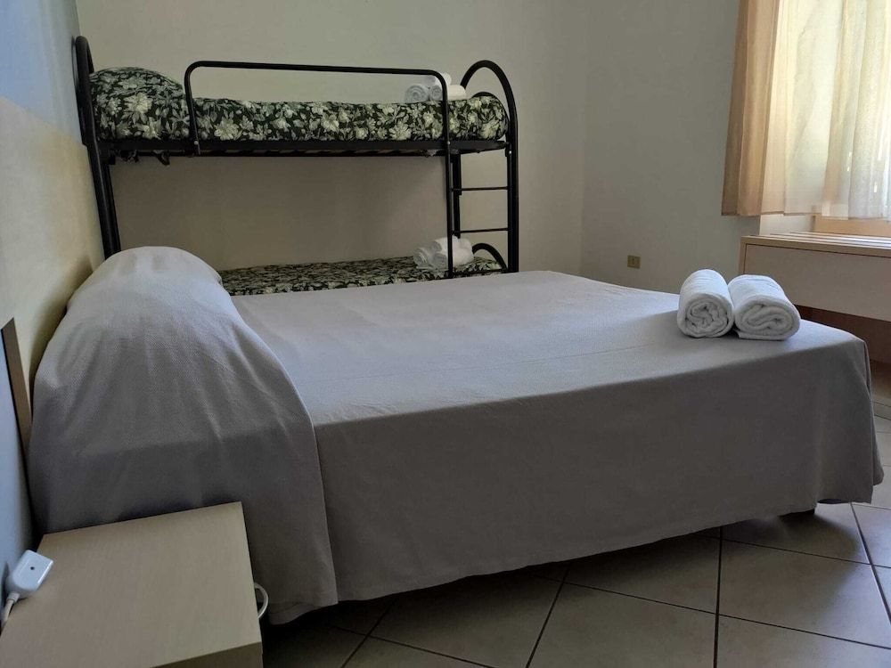 Standard Quadruple Room, Partial Sea View
