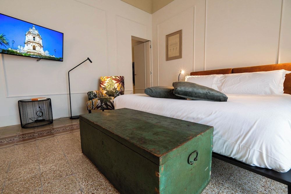 Castellett Dimora di Famiglia Luxury Double Room, Balcony, Hill View 6