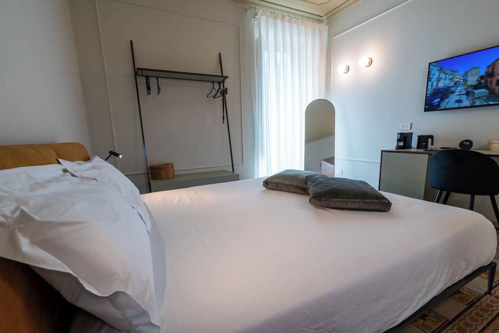 Castellett Dimora di Famiglia Luxury Double Room, Balcony, Hill View 12