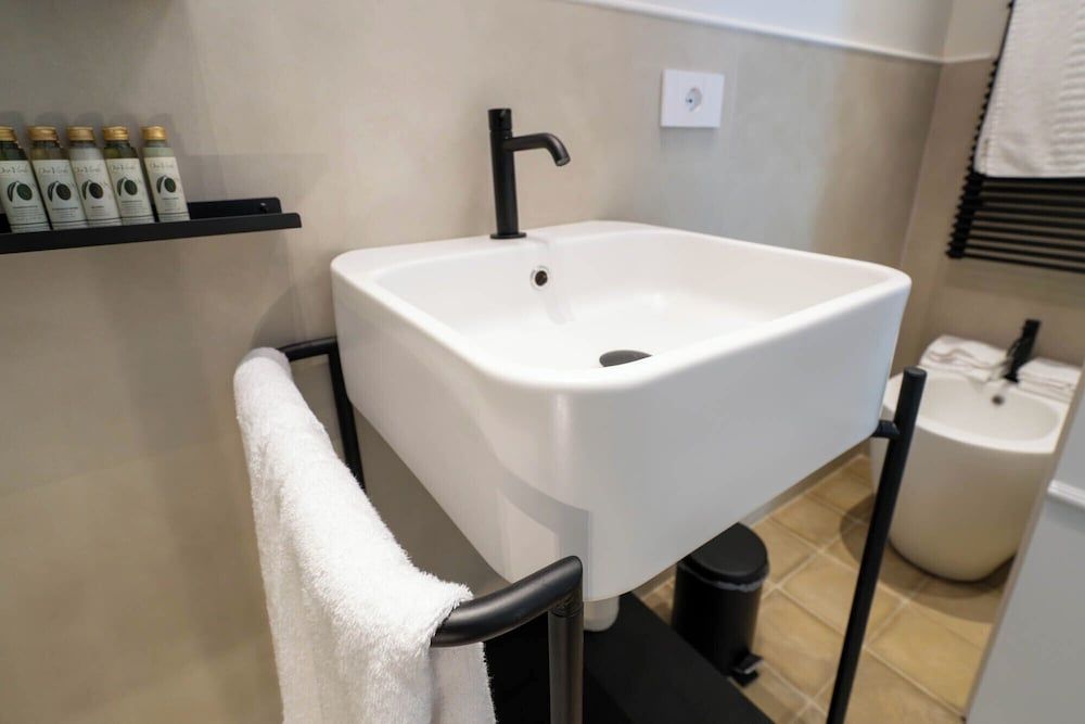 Castellett Dimora di Famiglia Luxury Double Room, Balcony, Hill View 18