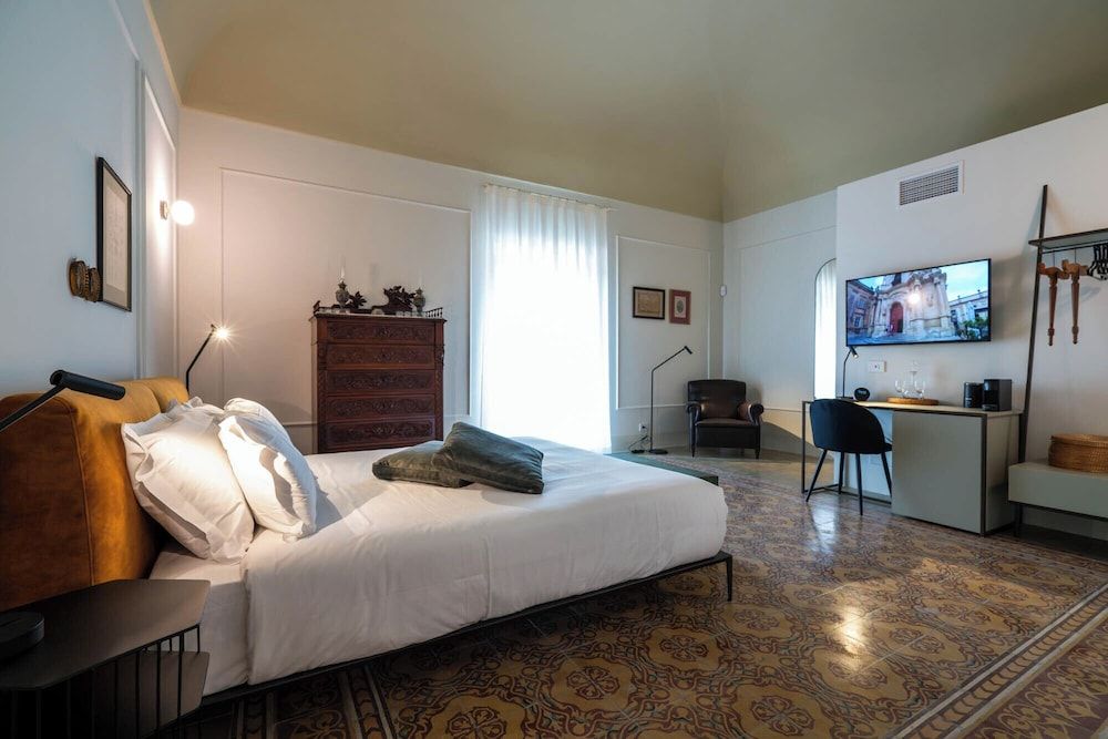 Castellett Dimora di Famiglia Luxury Triple Room, Balcony, Hill View 7