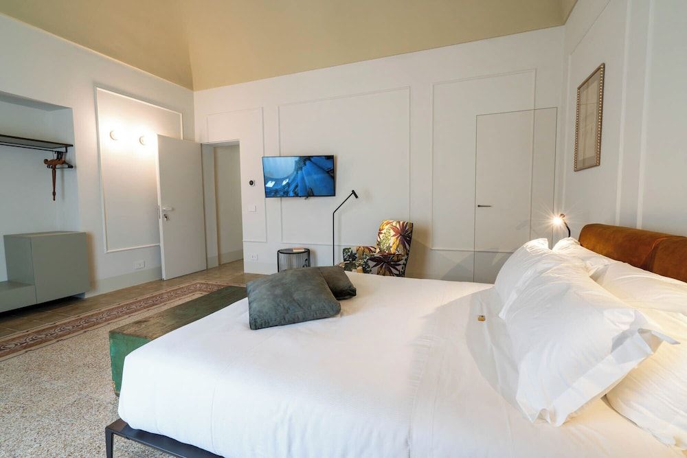 Castellett Dimora di Famiglia Luxury Double Room, Balcony, Hill View 3