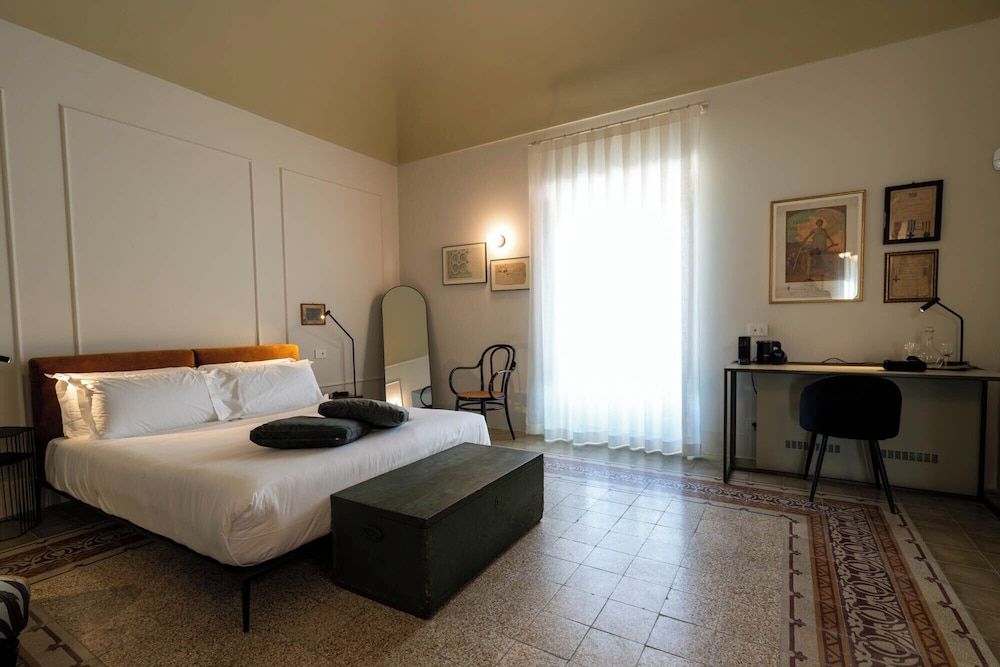 Castellett Dimora di Famiglia Luxury Double Room, Balcony, Hill View 7