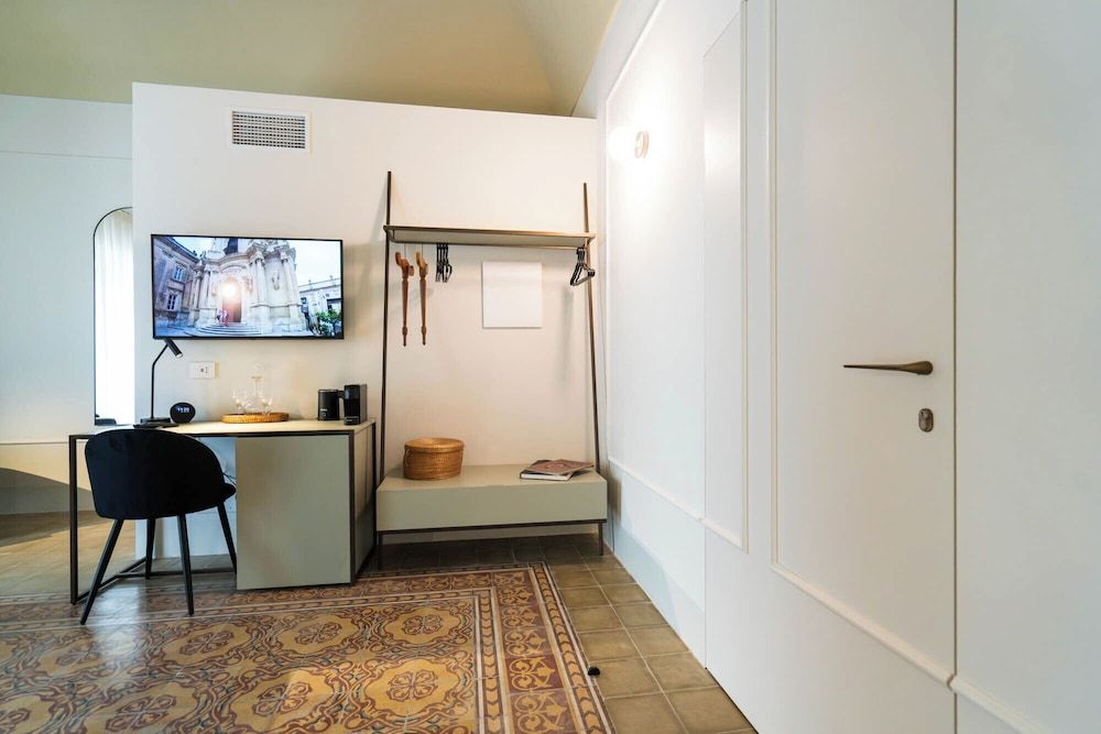 Castellett Dimora di Famiglia Luxury Triple Room, Balcony, Hill View 4