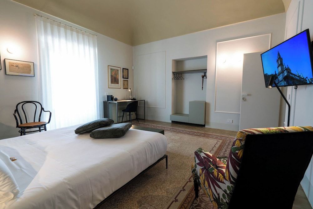 Castellett Dimora di Famiglia Luxury Double Room, Balcony, Hill View 2