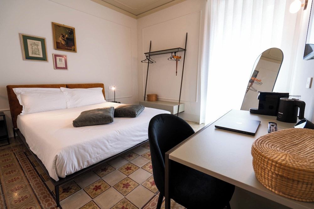 Castellett Dimora di Famiglia Luxury Double Room, Balcony, Hill View 13