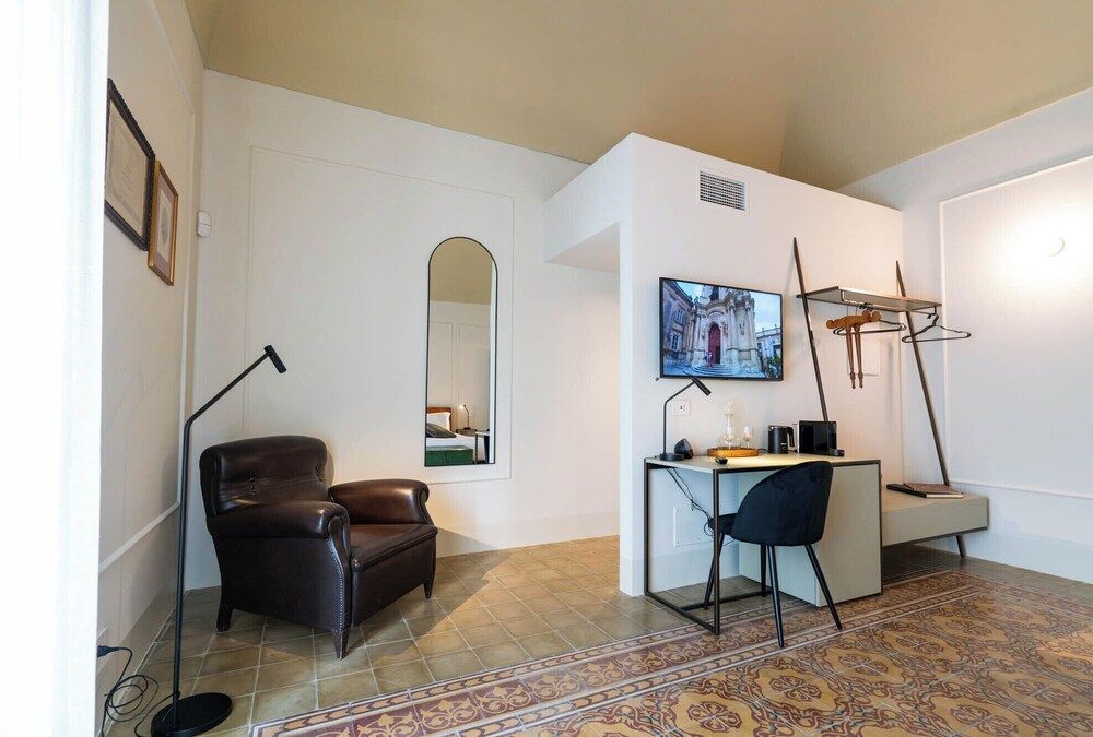 Castellett Dimora di Famiglia Luxury Triple Room, Balcony, Hill View 5