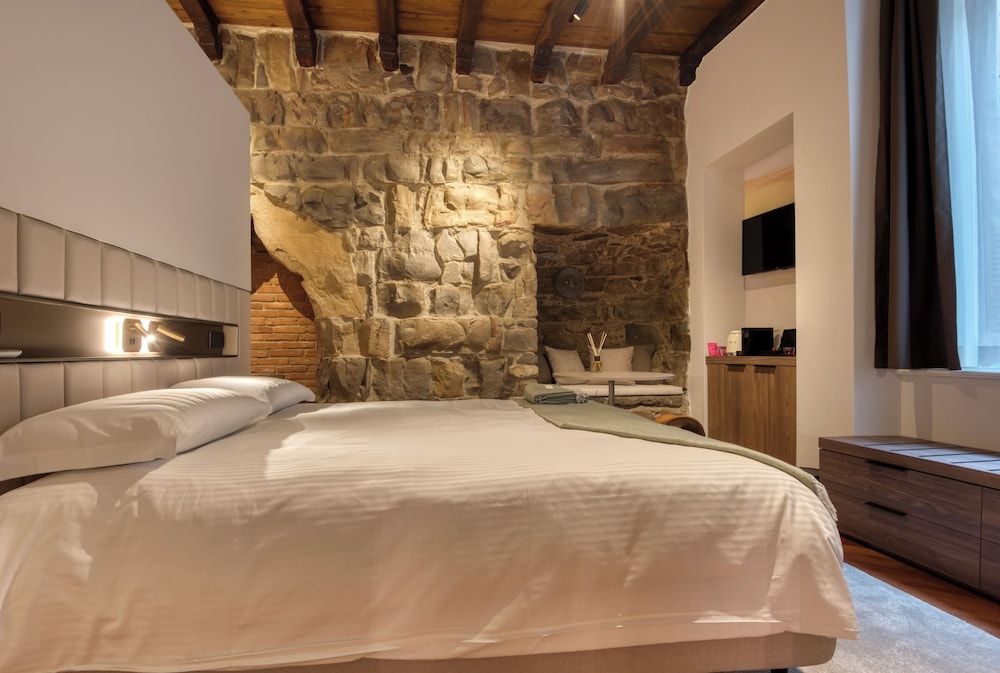 Le Torri Suites Superior Room 4