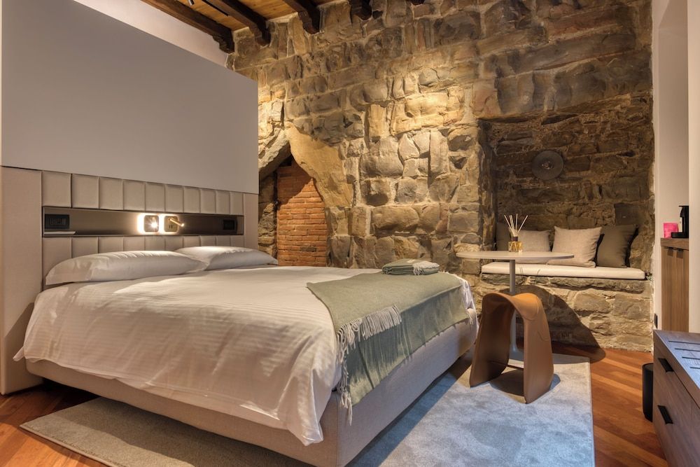 Le Torri Suites Superior Room 5