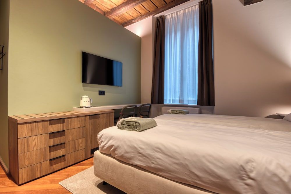 Le Torri Suites Classic Twin Room, Courtyard View 2