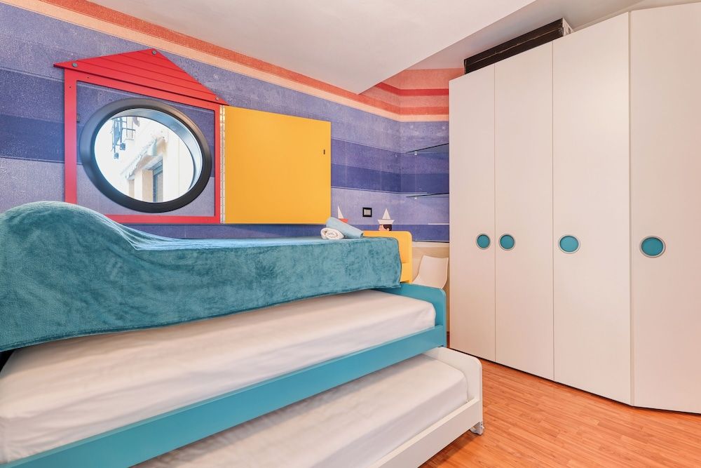 Family Apartment, Multiple Bedrooms, 2 Bathrooms, Sea Facing (Front Beach Magic Sea - 20m From The)