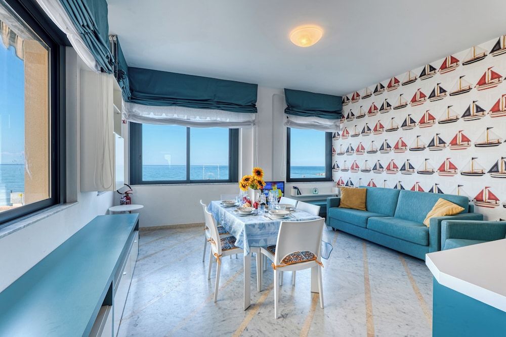 Family Apartment, Multiple Bedrooms, 2 Bathrooms, Sea Facing (Front Beach Magic Sea - 20m From The)