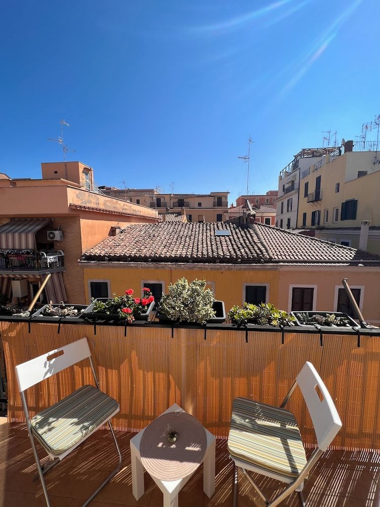 Casa Dharma Guest House Superior Double Room, Balcony, City View 12