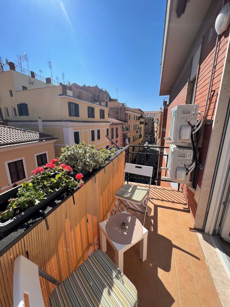 Casa Dharma Guest House Superior Double Room, Balcony, City View 5