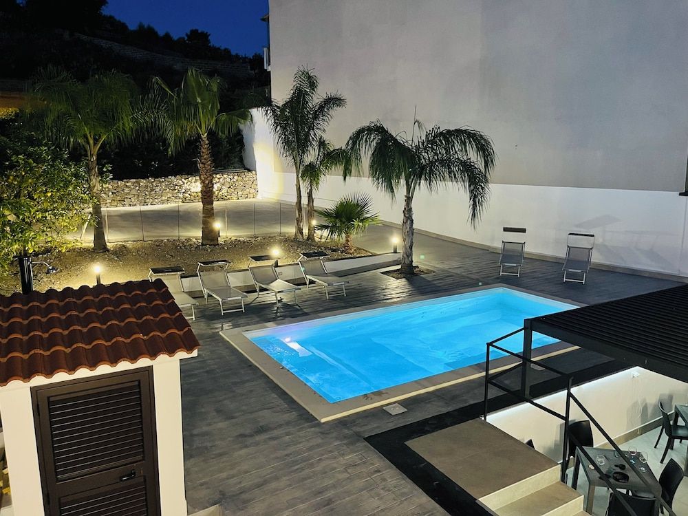 Suite Costa Sicana Superior Townhome, Balcony, Garden View 11