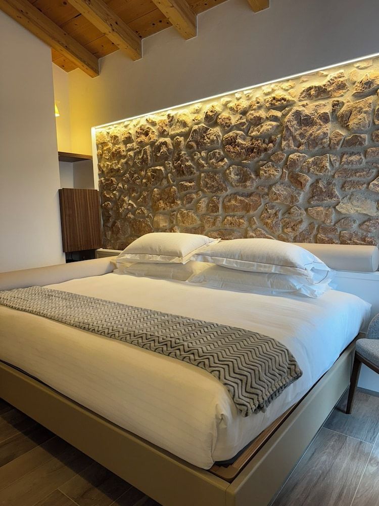Small double room partial lake view