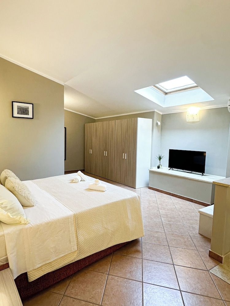 All'Ombra Della Reggia Apartment, Balcony 7