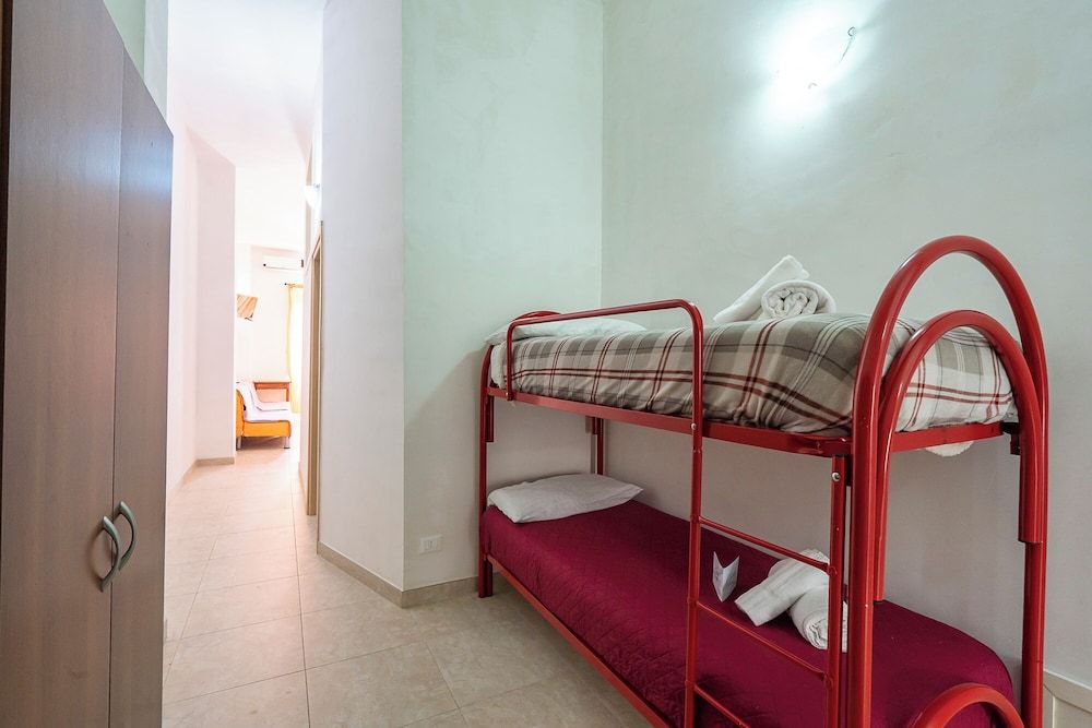 Standard House, Multiple Bedrooms, 2 Bathrooms (Le Torri Sul Mare 1 Centre Otranto)