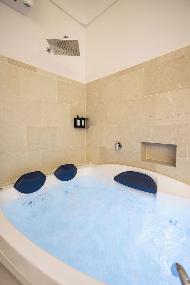 Noto Boutique Hotel Classic Room, Bathtub 11